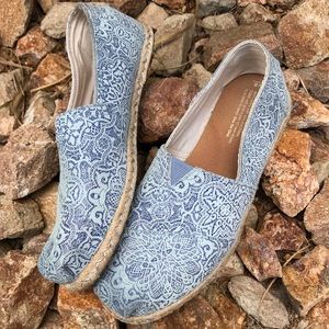 Blue Swirl With Burlap Bottom Toms